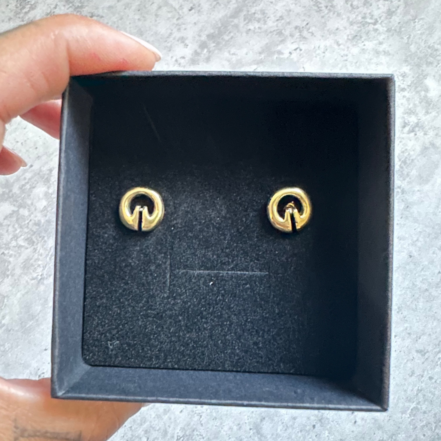 Lingling O Stud Earrings