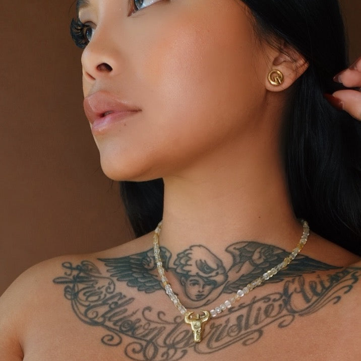 Lingling O Stud Earrings