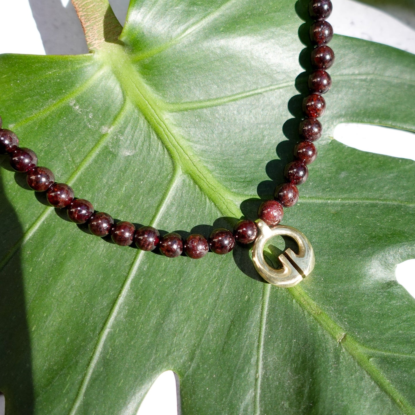 Kananumoan Necklace - Garnet