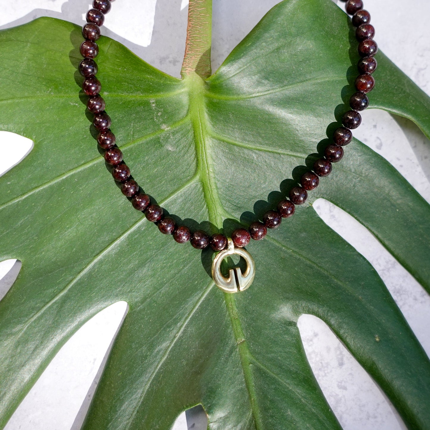 Kananumoan Necklace - Garnet