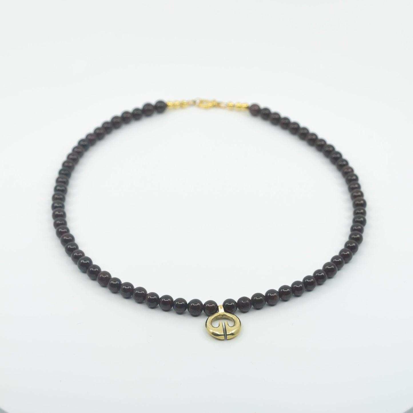 Kananumoan Necklace - Garnet